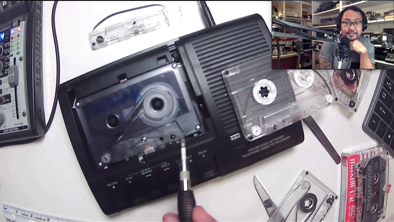 Tape Loops with Amulets
