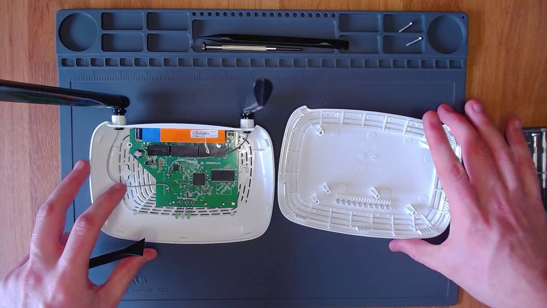 Beginners Guide to IoT and Hardware Hacking